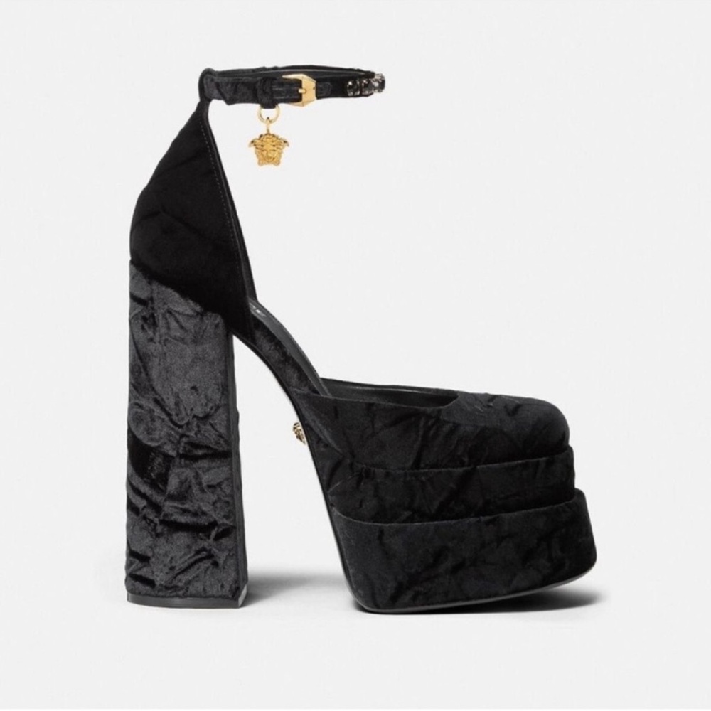 New! VERSACE Logo Medusa Charm Aevitas Embellished Crushed Velvet Platform Pumps - Picture 2 of 14